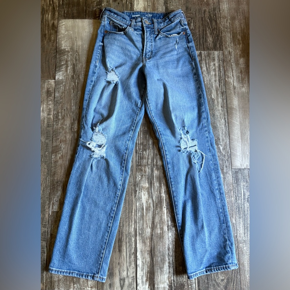 Old Navy Women's Straight Leg Jeans in Distressed Blue